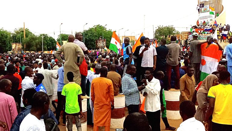 Coup d'Etat au Niger : les militaires annoncent qu'ils autoriseront les armées du Burkina et du Mali à intervenir 