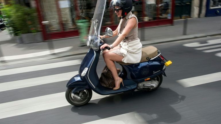 Scooters et motos ne stationnent plus gratuitement dans les rues de Paris depuis ce 1er septembre