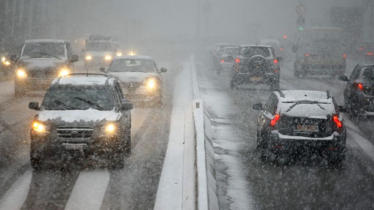 Météo en Belgique : neige et routes glissantes sur la moitié sud ce jeudi matin, et puis retour d'éclaircies partout