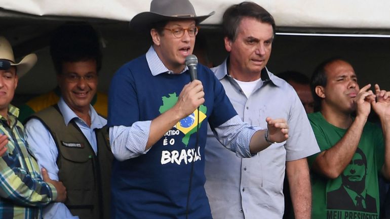 Exportation illégale de bois d'Amazonie: le ministre brésilien de l'Environnement annonce sa démission