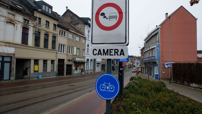 La Flandre reporte à 2026 le renforcement des normes d'émission des véhicules à Anvers et à Gand