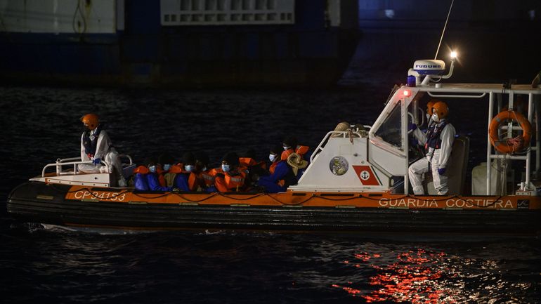 Italie : sauvetage de plusieurs centaines de migrants, après plus de deux semaines en mer