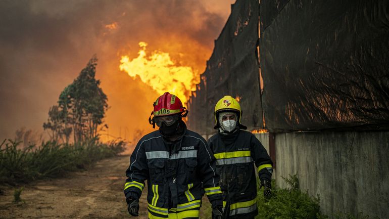 Les incendies dans le sud-ouest de l'Europe se poursuivent, le Royaume-Uni en alerte rouge
