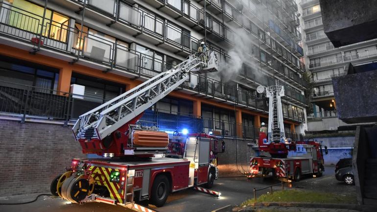 Incendie à la cité Peterbos à Anderlecht : les pompiers reconnaissants envers des jeunes