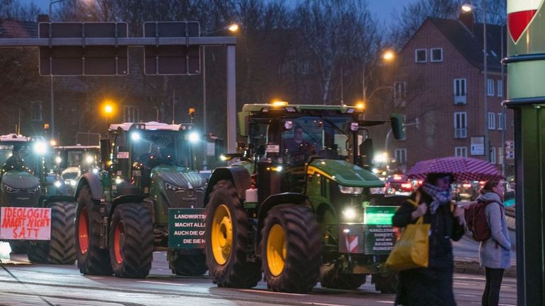 La revue de presse : colère des agriculteurs, et si la Belgique entrait dans la danse ?