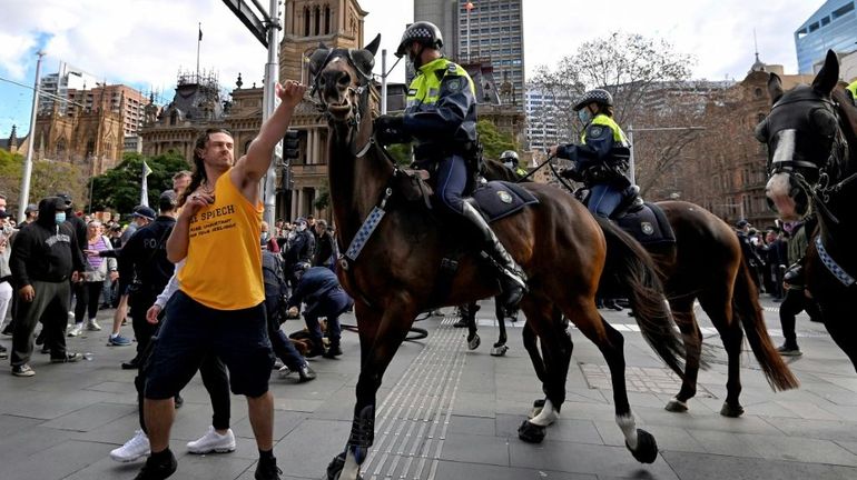 Australie : des manifestations anti-confinement mènent à des affrontements avec la police à Sydney
