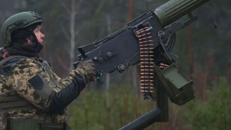 Guerre en Ukraine : des femmes volontaires pour surveiller le ciel de Boutcha