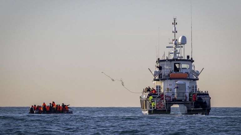 Asile et migration : plus de 800 migrants ont traversé la Manche hier, un record depuis le début de l'année