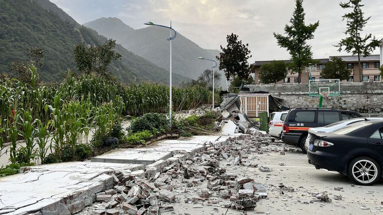 Chine : au moins 65 morts dans un séisme de magnitude 6,6; l'armée et les pompiers mobilisés