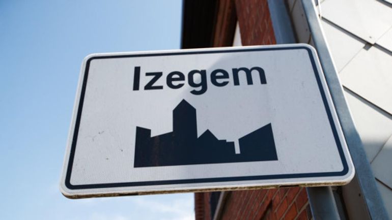 Des particules d'amiante relâchées après un incendie dans un entrepôt à Izegem
