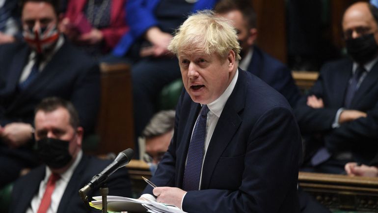 Fête à Downing Street en plein confinement: Boris Johnson présente ses 