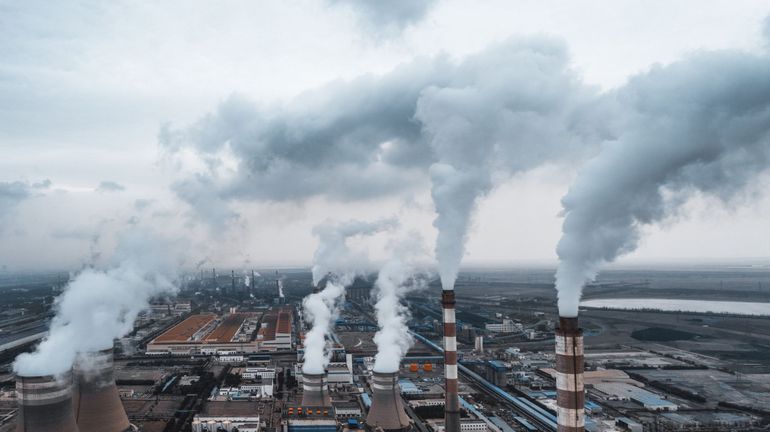 Déconstruire les faux arguments climatosceptiques : l’impact humain dans l’émission du CO2