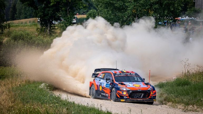 WRC Estonie : Rovanpera en tête, Tanak tente d'aider Neuville (LIVE commenté)