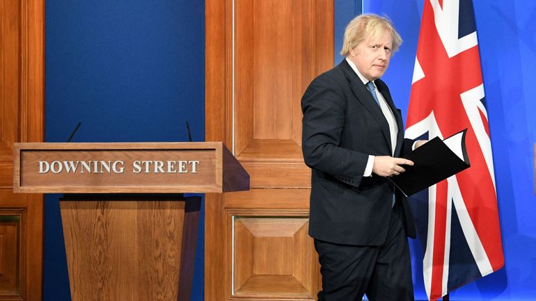 Crise au sein du gouvernement britannique : le départ annoncé de Boris Johnson requinque une livre en difficulté