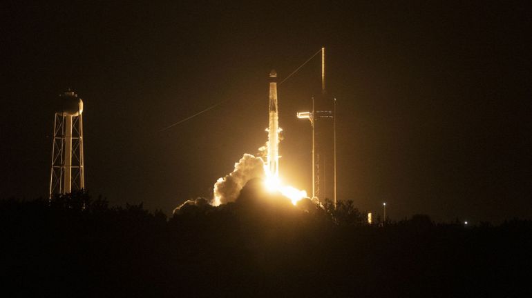 Décollage de quatre astronautes vers la Station spatiale avec SpaceX, arrivée prévue ce jeudi soir