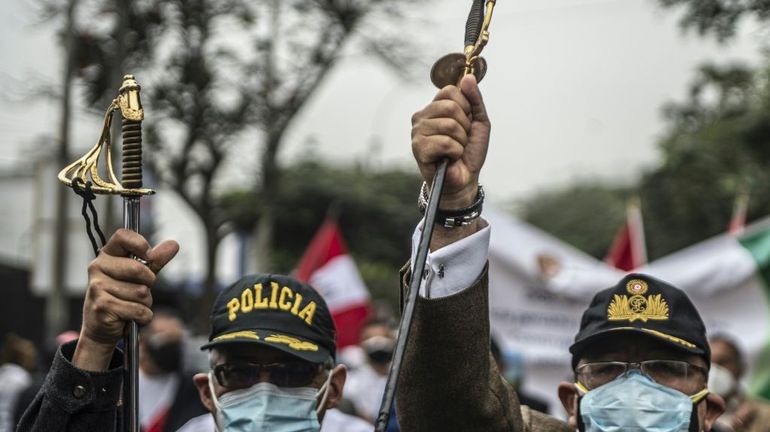 Election présidentielle au Pérou : d'ex-militaires manifestent pour dénoncer des fraudes présumées