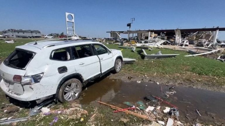 Au moins dix morts dans des tornades au centre des États-Unis