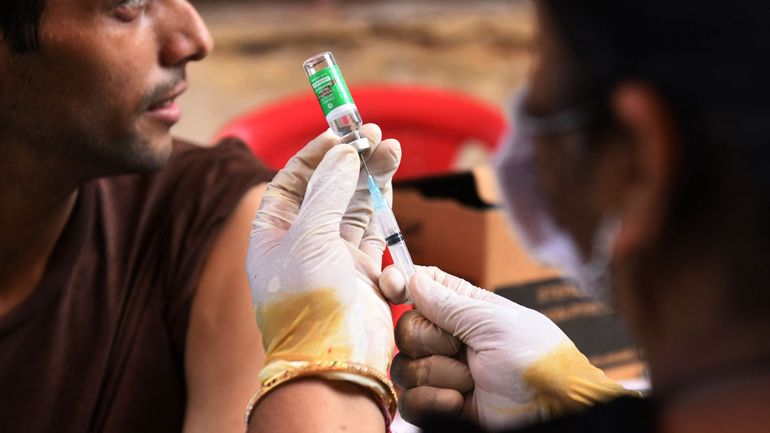 Coronavirus : plus de 23.500 effets indésirables rapportés après l'administration d'un vaccin anti-Covid