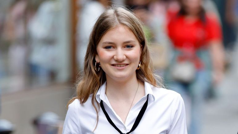 La princesse Elisabeth au bras d’un prince sur les réseaux sociaux : romance royale ou image générée par IA ?