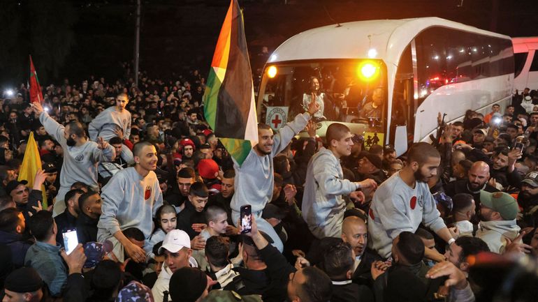 Trêve à Gaza : scènes de joie à Ramallah à l'arrivée des prisonniers palestiniens libérés