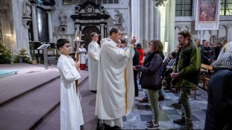 Religion catholique : le nombre de baptêmes d'adultes en Belgique a triplé en dix ans pour atteindre 536 en 2025