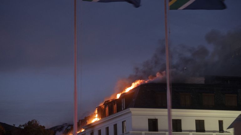 Afrique du Sud : l'incendie maîtrisé au Parlement