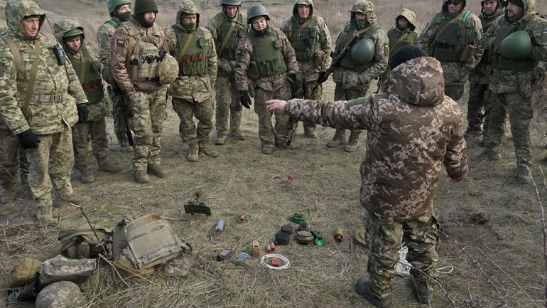 Guerre en Ukraine : le Parlement ukrainien vote en première lecture une loi qui simplifie les procédures d'enrôlement
