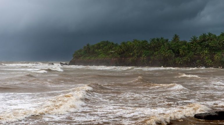 Ouragan dans les Antilles françaises : déclenchement de l'alerte violette cyclone en Guadeloupe, l'île confinée jusqu'à nouvel ordre