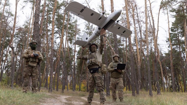 Survol de l’espace aérien européen par des drones : les renseignements danois estiment que la Russie mène une guerre hybride