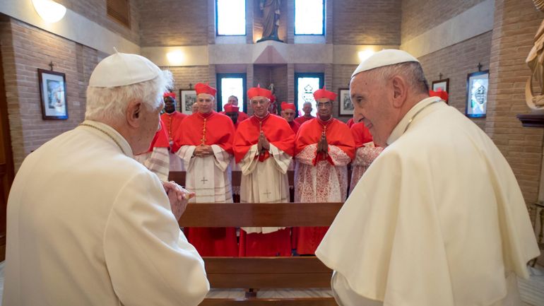 Le pape François présidera les funérailles de Benoît XVI le 5 janvier au Vatican