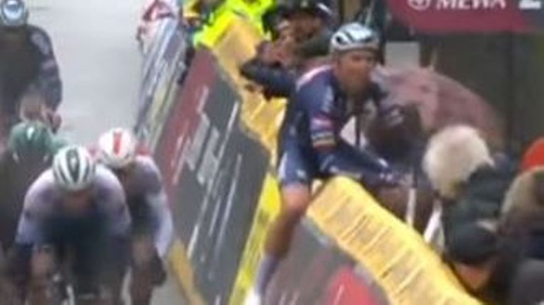 Merlier s'explique après avoir roulé à contresens de la course : "J'ai pensé que tous les coureurs étaient arrivés"