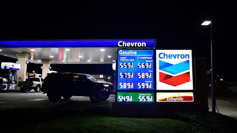 L'essence grimpe au-dessus de 5 dollars le gallon, un record aussi aux Etats-Unis