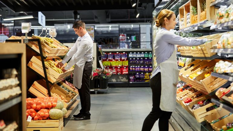 Colruyt, Delhaize, Intermarché : comment un supermarché est-il aménagé pour nous pousser à la consommation ?