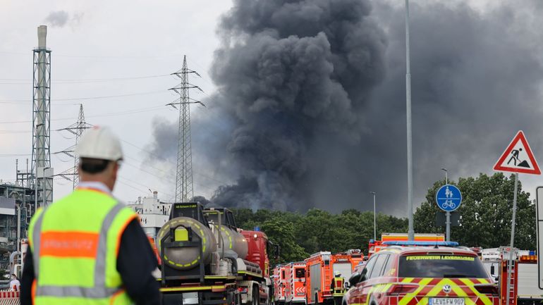 Allemagne : grosse explosion dans un parc chimique de Leverkusen, fumée aperçue chez Bayer