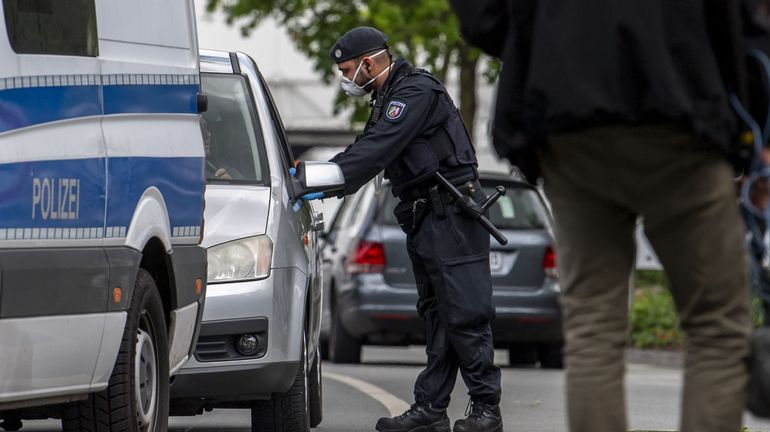 Deux policiers abattus lors d'un contrôle routier en Allemagne, les auteurs en fuite