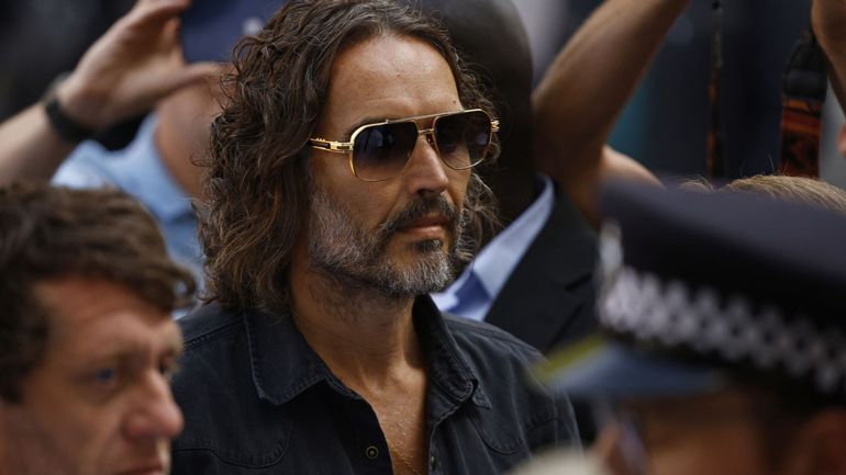 Poursuivi pour viols, le comédien britannique Russell Brand devant le tribunal à Londres