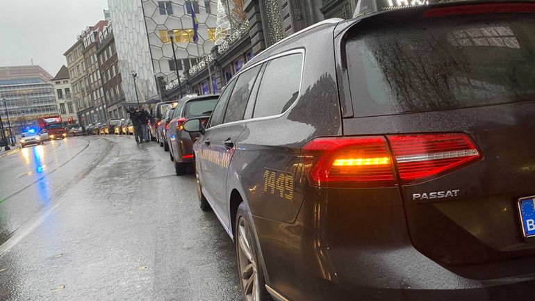 "Conditions de travail du début du 19e siècle": des taxis manifestent devant le Parlement bruxellois contre le retour d’Uber