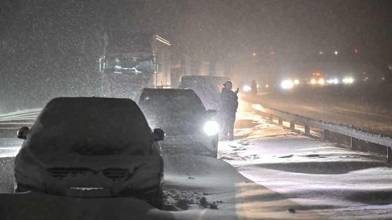 Suède : dans le sud du pays, des centaines d'automobilistes bloqués pendant des heures à cause de la neige