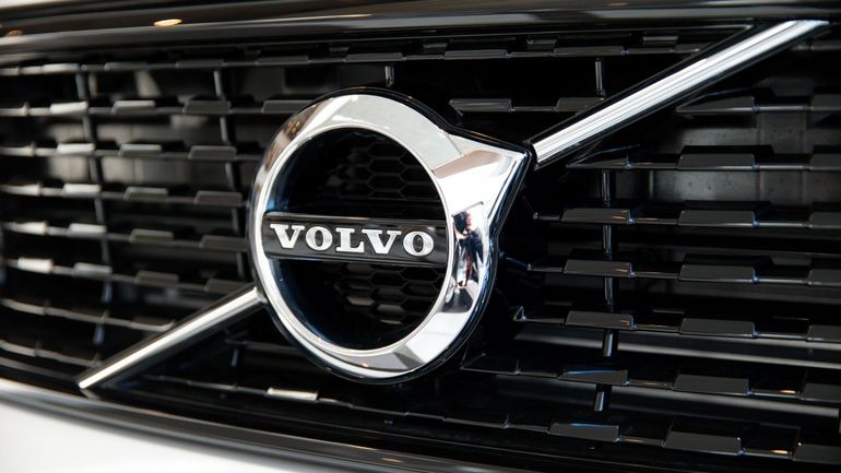 Automobile : Volvo revient sur son engagement de passer totalement à l'électrique en 2030