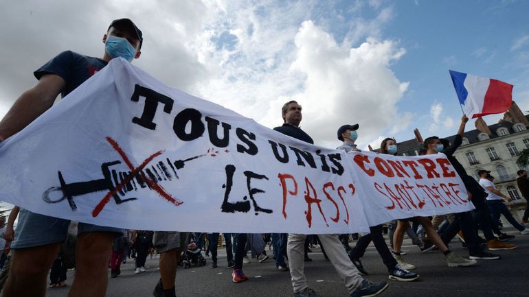 Coronavirus en France : évacuation tendue à la Bastille lors des manifestations contre le pass sanitaire