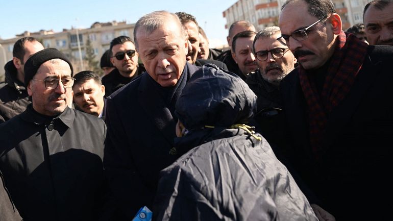 Séisme en Turquie et Syrie : le président turc Erdogan confronté à l'hostilité des survivants, le bilan passe à 21.000 morts