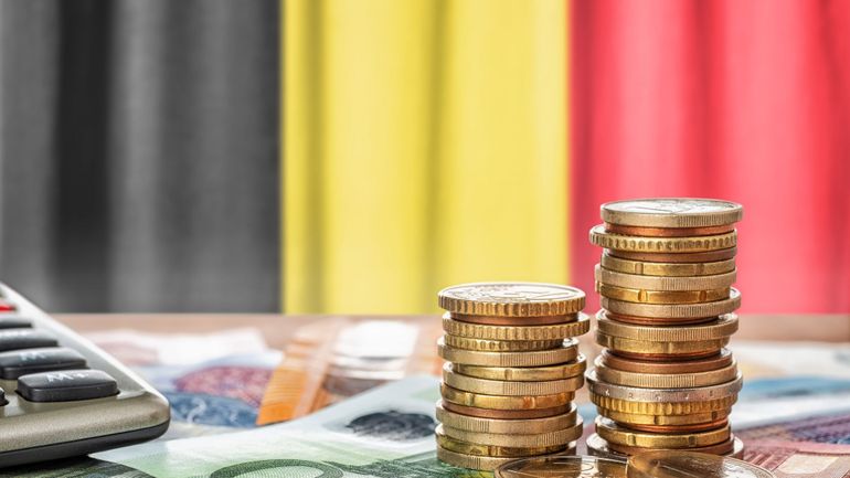 La revue de presse : pour trouver des sous, il suffit de gratter où il y en a