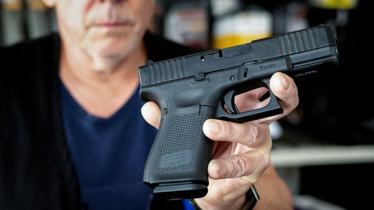 Fusillade dans une école : l'Autriche relève l'âge minimum pour acheter certaines armes