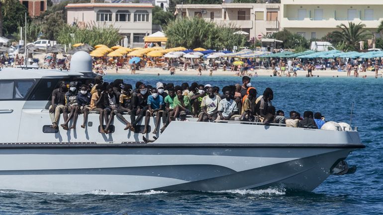 Italie : le corps d'un bébé décédé découvert sur un bateau de migrants près de Lampedusa