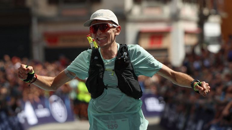 Énorme surprise à l’UTMB : le Français Vincent Bouillard s’impose, hécatombe côté favoris