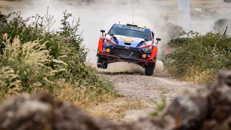 Direct vidéo - WRC Sardaigne : Scratch de Neuville, en reconnaissance pour la Power Stage