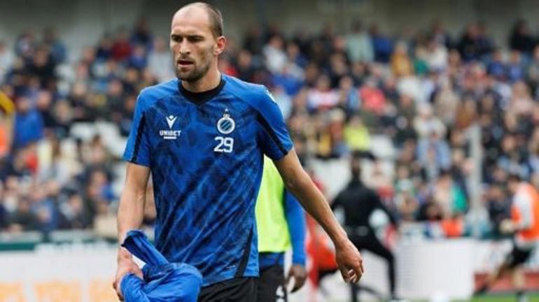 L'ancien brugeois Bas Dost s'effondre en plein match, AZ-NEC arrêté