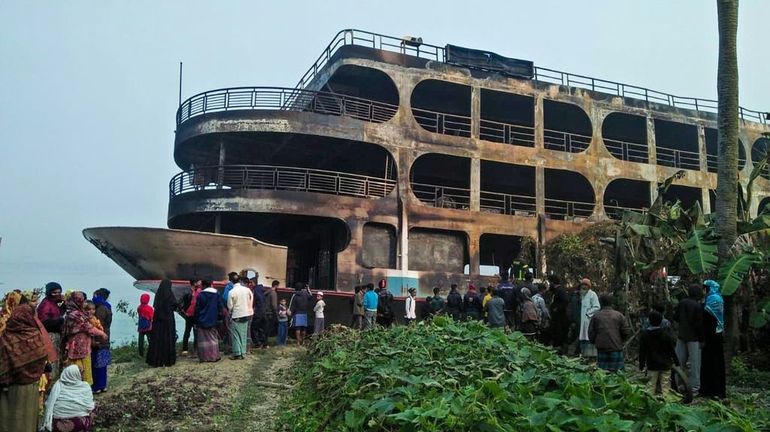 Bangladesh : au moins 37 morts dans l'incendie d'un ferry