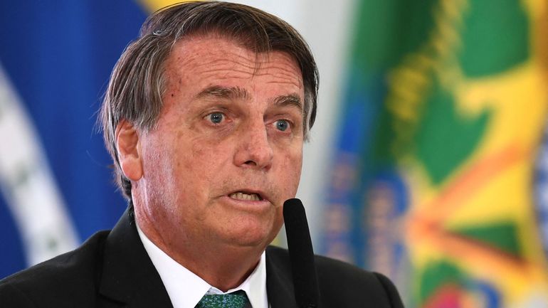 Brésil : le président Bolsonaro hospitalisé d'urgence