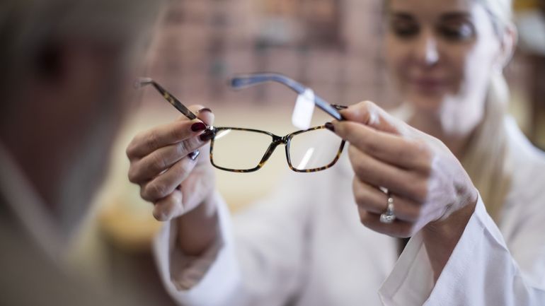 Pourquoi certaines paires de lunettes valent cinq fois plus cher que d'autres ?